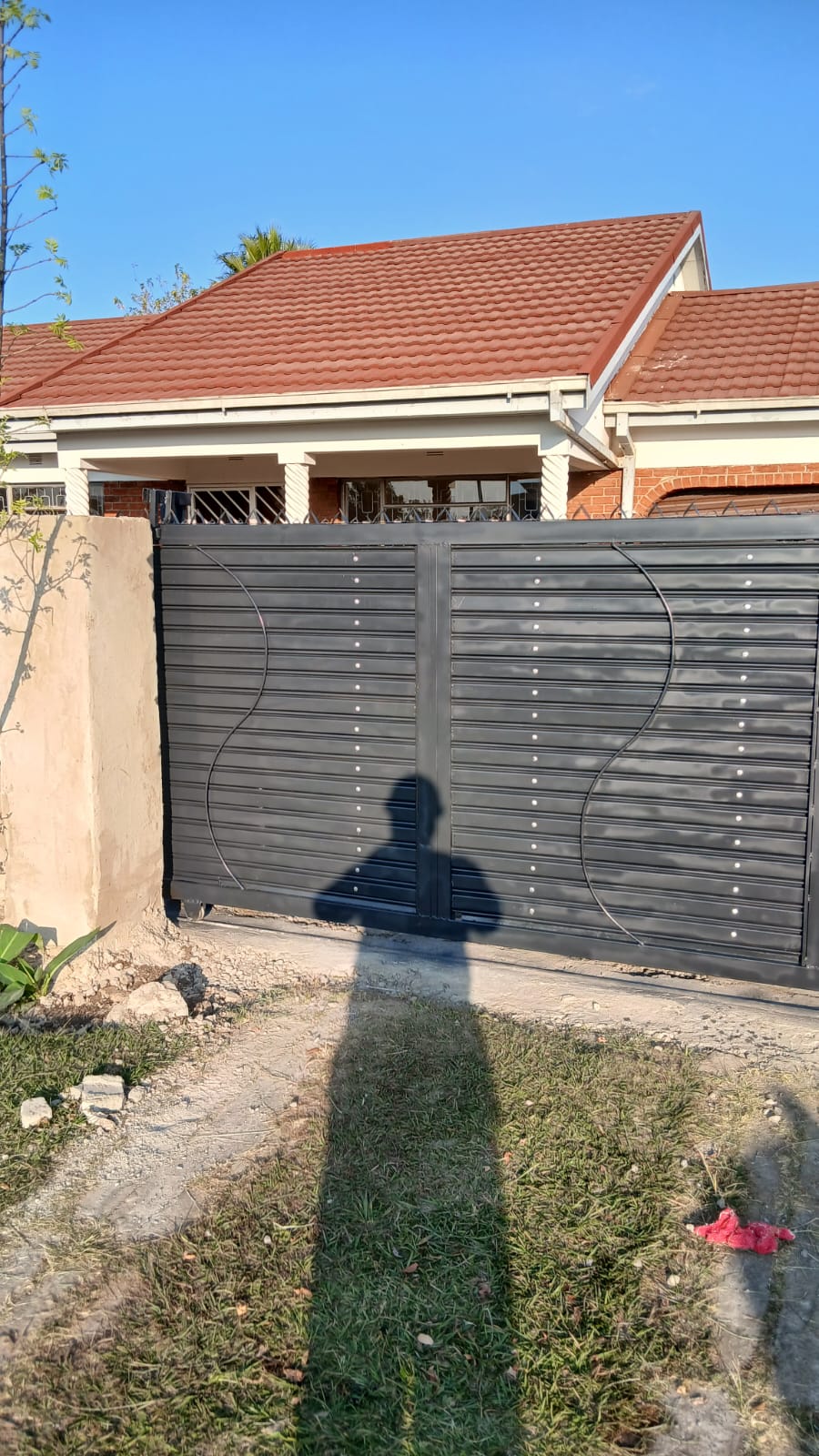 Custom wave-pattern driveway gate